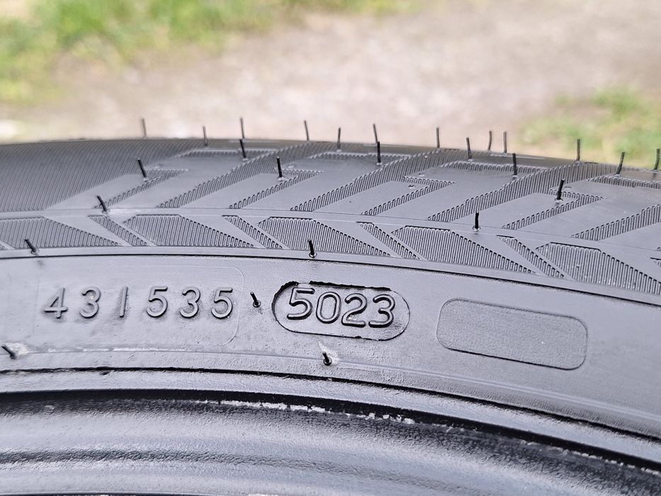 Зимовий NOKIAN 235 55 18 шип