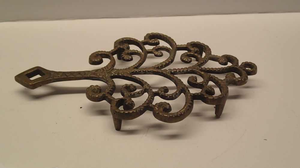 Base para tachos em Bronze