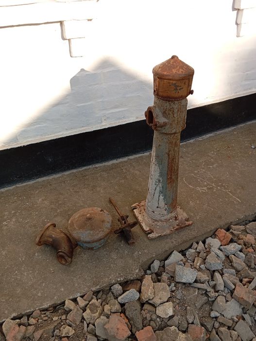 Продам старовину водяну колонку,кран,