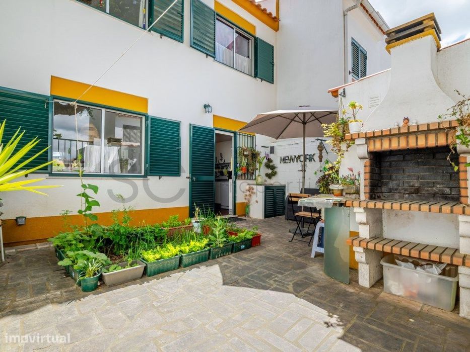 Moradia T4 em Azeitão com Jardim Privado e Barbecue