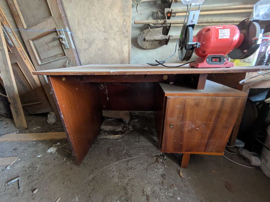 Стіл письмовий  з тумбою