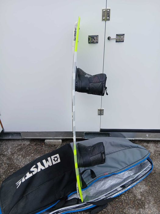 Prancha Wakeboard Hyperlite + Botas Ajustáveis Ronix + Saco de transporte