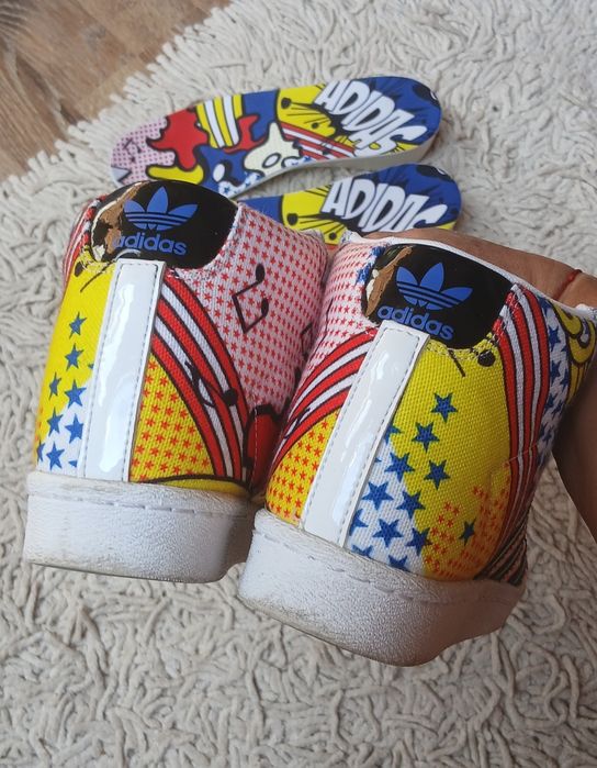 Buty Adidas Originals, kolekcjonerskie Superstar UP Graffiti by Rita Ora
