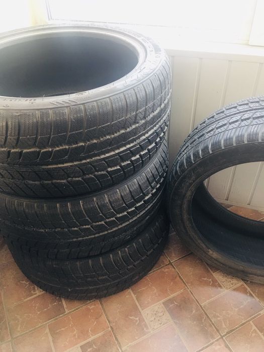 255/40R19 100V XL
