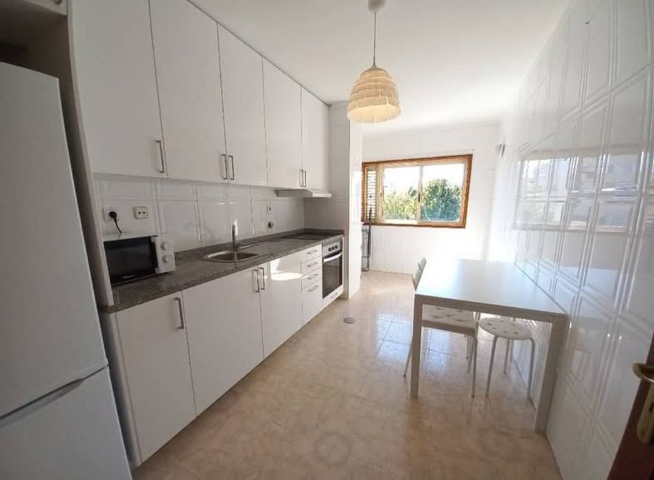 Quarto mobilado junto à estação de metro Castêlo da Maia e a 800 metros da UMAIA