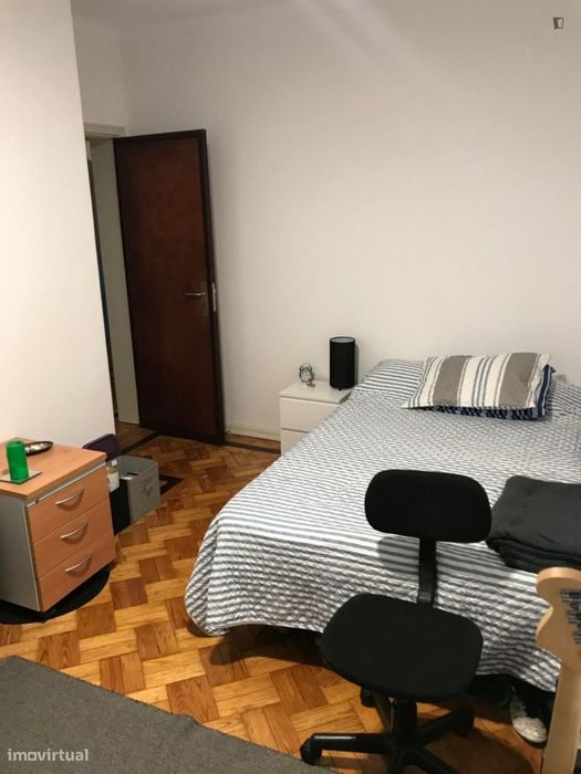 Quarto - localizado em  Coimbra