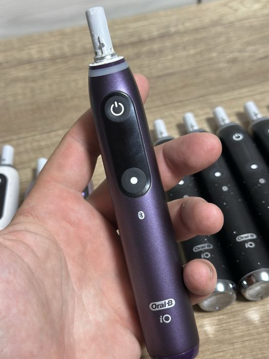 Електрична зубна щітка Oral-B 9/10 iO