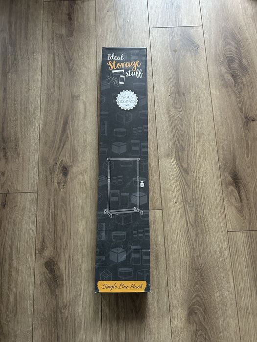 Wieszak na ubrania nowy!