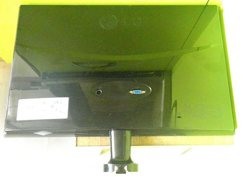 Компьютерный монитор LG  FLATRON  E1940S-PN  (БУ)