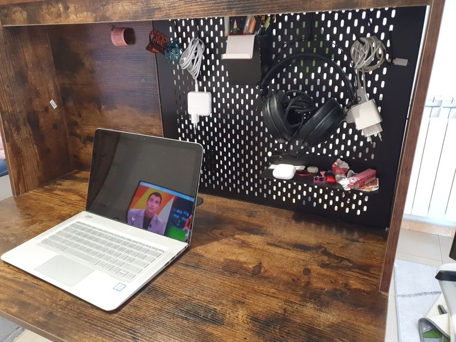 Secretária castanha como nova