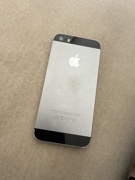 IPhone 5S w idealnym stanie.