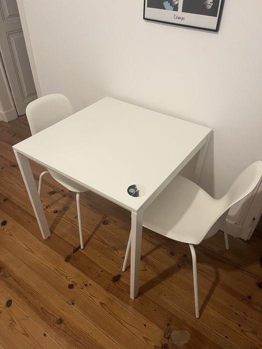 Conjunto mesa c/ duas cadeiras ikea