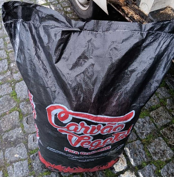 Carvão de sobreiro e de cubano