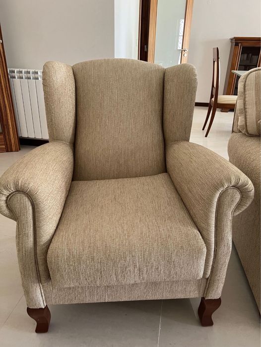 IMPECÁVEL - Sofá, 2 cadeirões e 2 almofadas