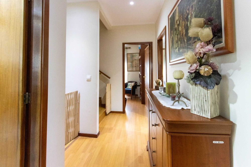 Andar de Moradia T5 em Oliveira do Douro