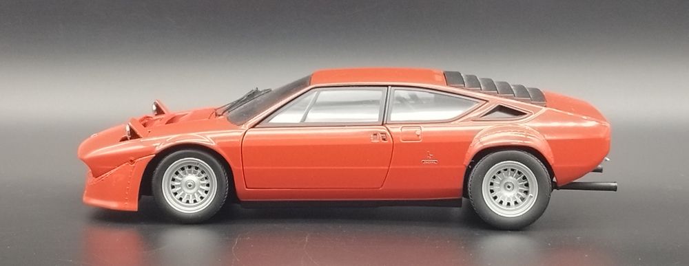 Kyosho 1974 Lamborghini Urraco Rally w skali 1:18