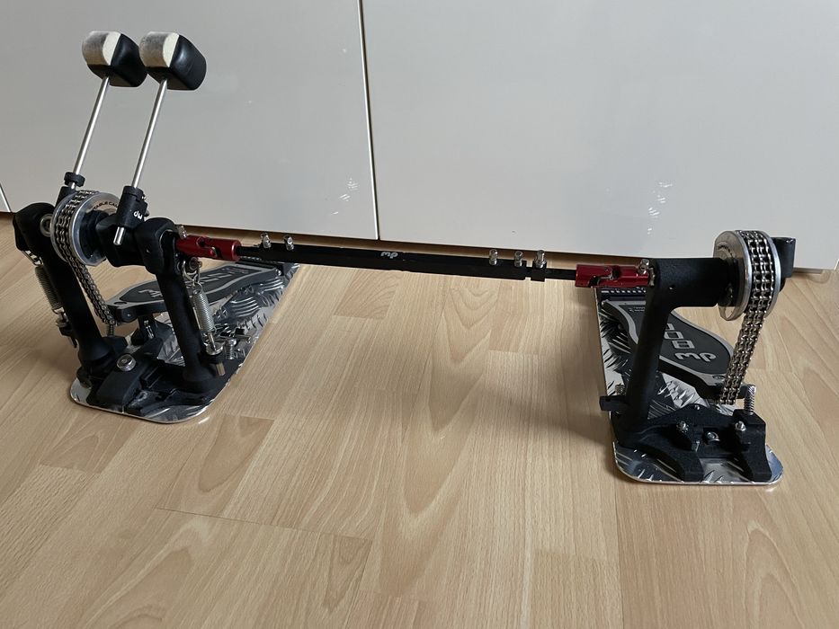 Dw8002 Twin Podwójna stopa z Case