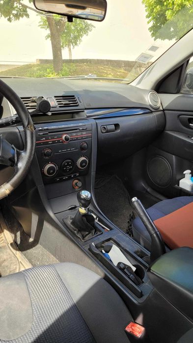 Mazda 3 acidentado