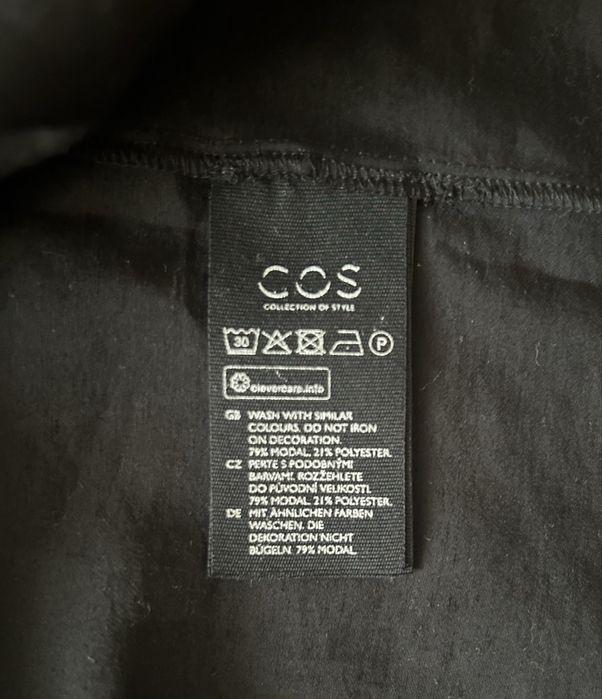 Чорна блуза з довгими рукавами COS