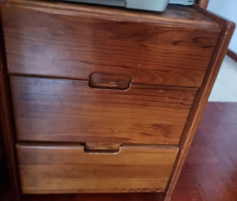 Dois móveis com três gavetas,.  Madeira maciça .