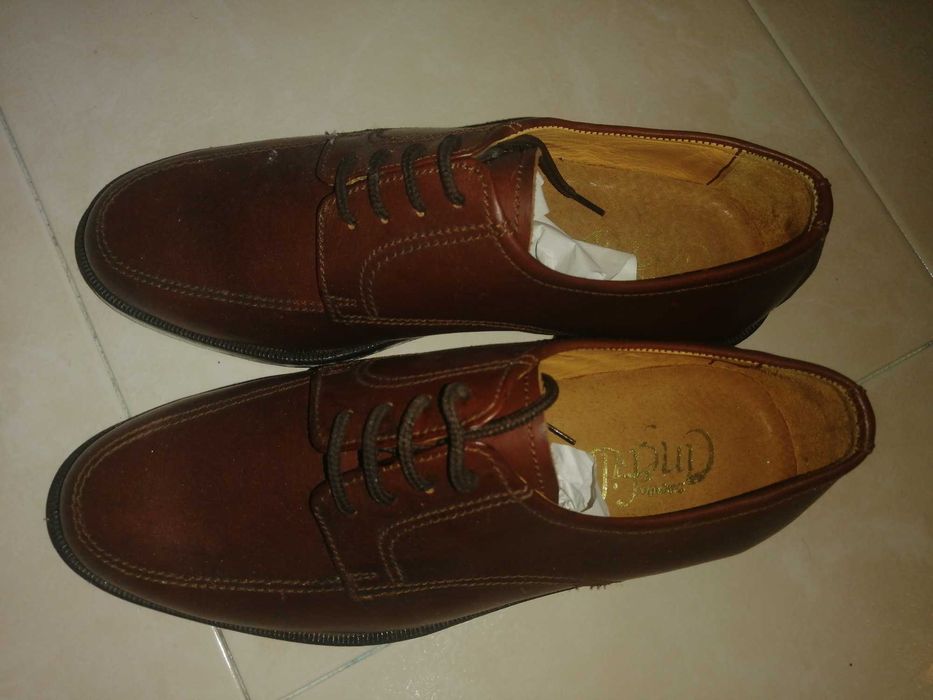 Sapatos de Homem Castanhos (Tamanho 39)