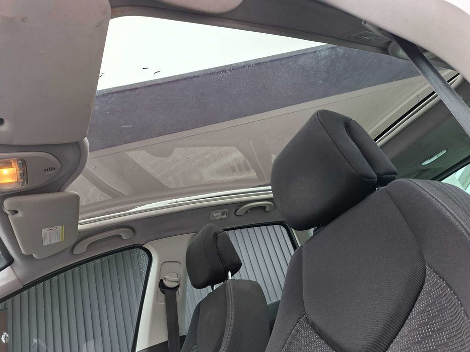 Peugeot 308 SW 7 lugares teto panorámico