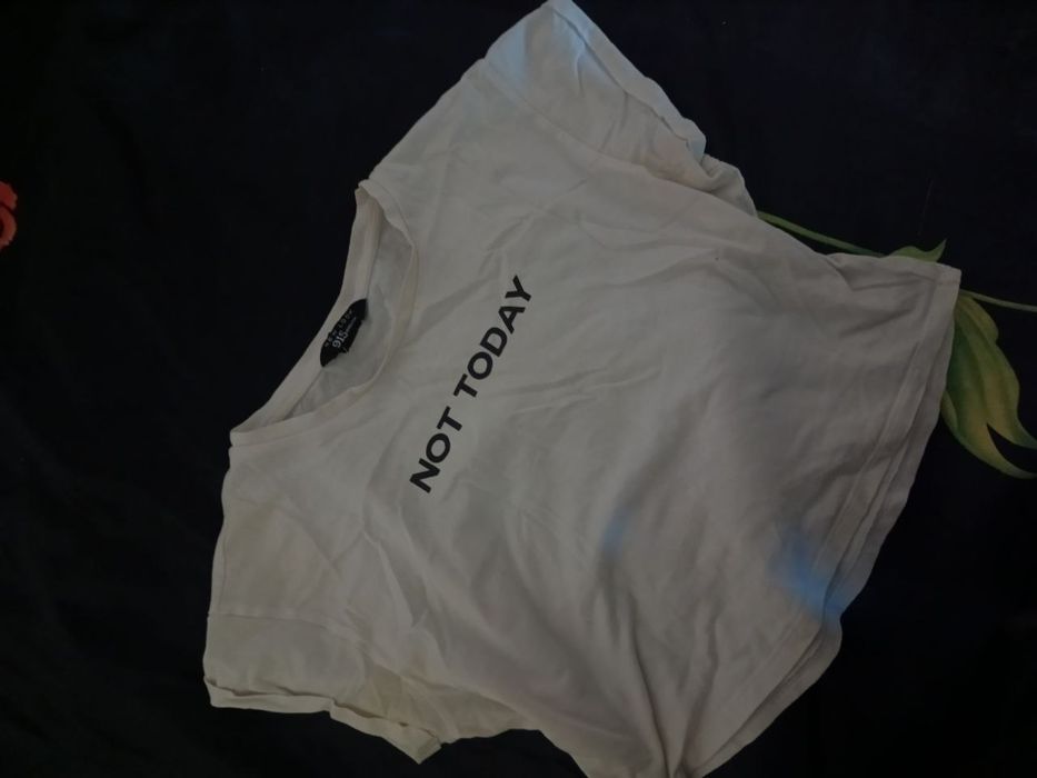 белая футболка not today