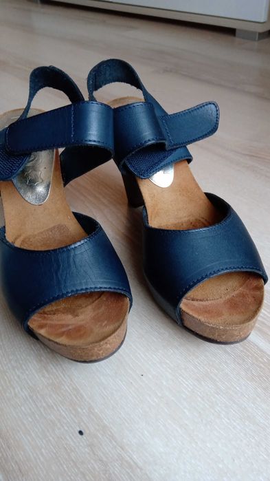 damskie sandały na obcasie hiszpańskie 35