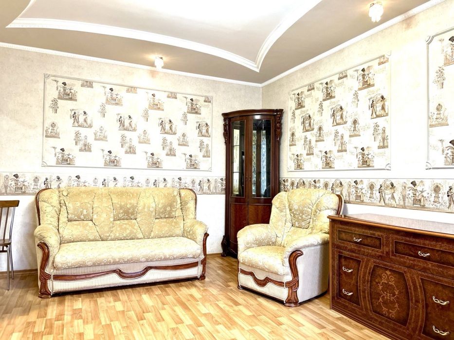 Здається затишна 2-кімнатна квартира в центрі міста 95 кв.(Чашка)