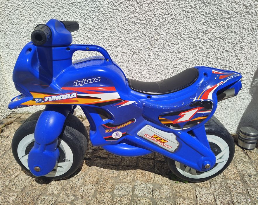 Moto Andador sem Pedais INJUSA Tenda XR Azul para Crianças (18+ Meses)