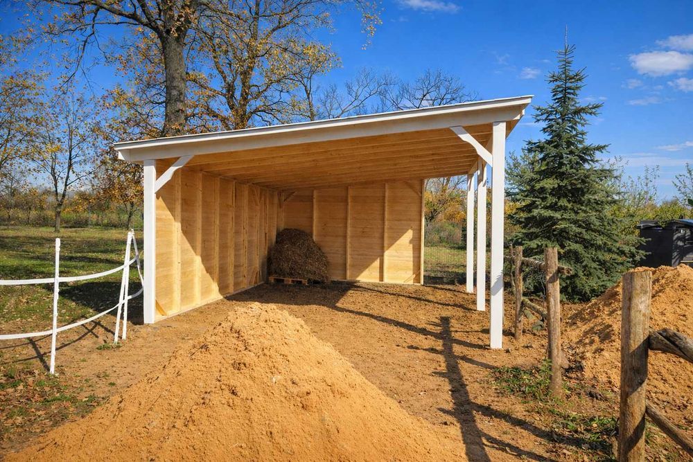 Wiata drewniana dla konia wolnostojąca Wiata na siano, paszę Producent