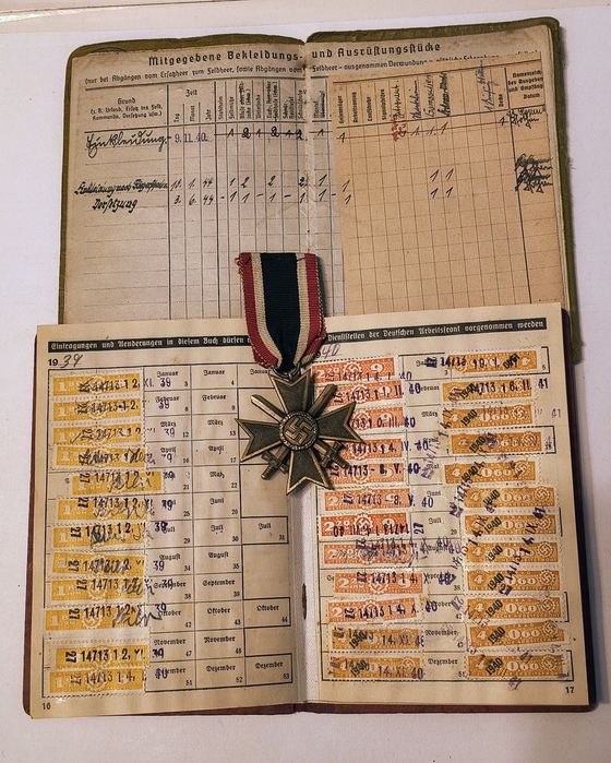 Militaria Wehrmacht documentos Soldbuch e DAF