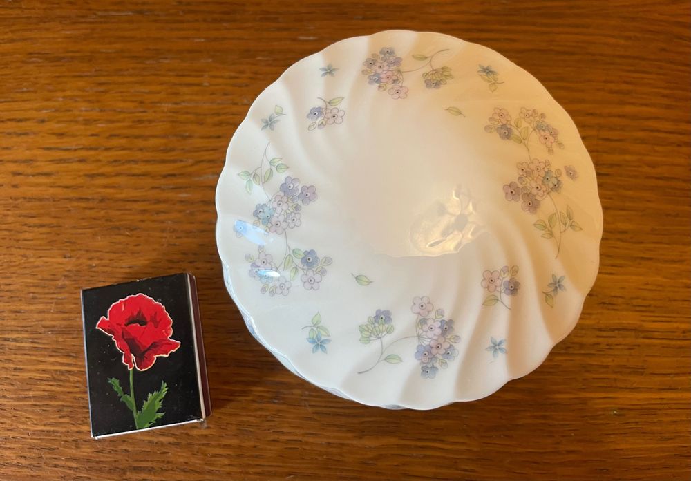 Порцелянова кругла скринька Wedgwood англійська