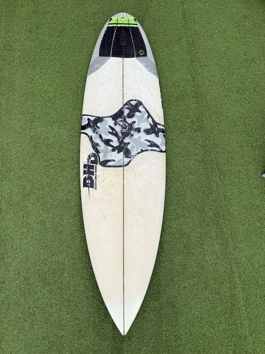 Prancha DHD 6’0 / quilhas carbono - pronta a surfar