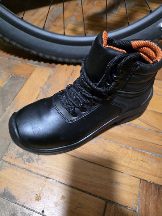 Робочі чоботи посилені