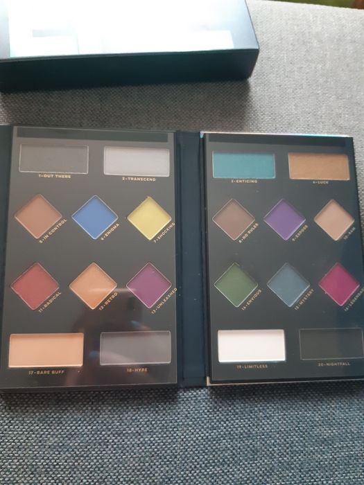 Paleta cieni do powiek Avon Mark Extreme