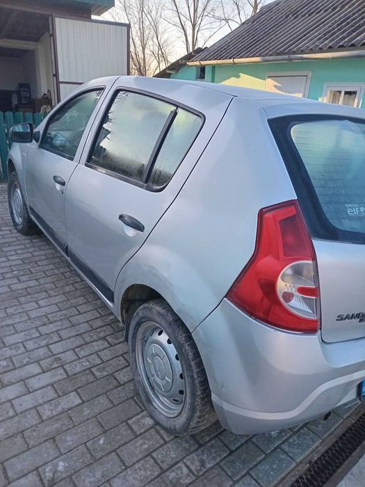 автомобіль дачія сандеро
