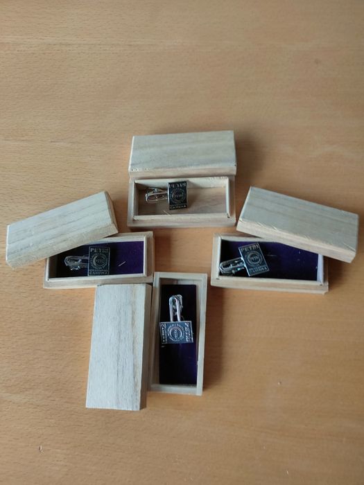 Alfinetes de gravata antigos "Petri".