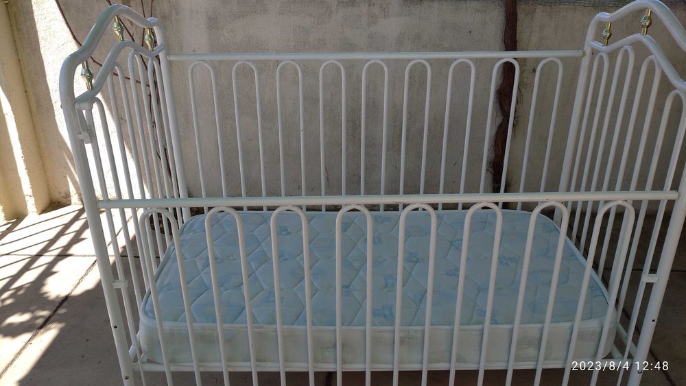 Berço  cama de metal + colchão