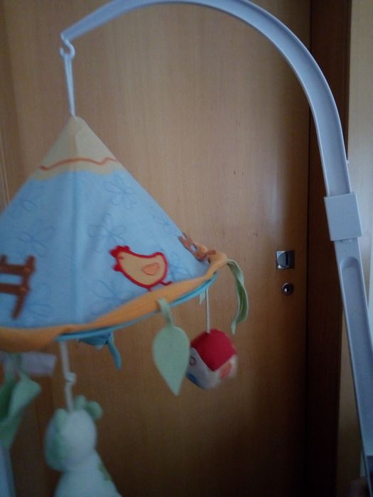Brinquedo musical para caminha de bebé, novo