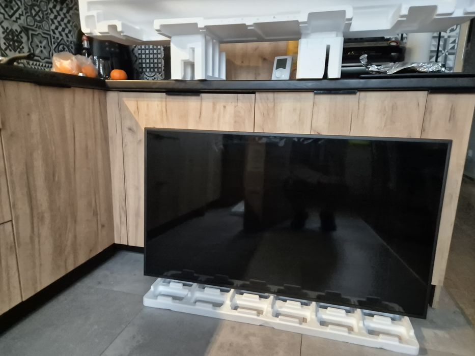 Samsung 49” 4K UHD Smart TV UE49NU7102 – HDR, stan bdb, komplet