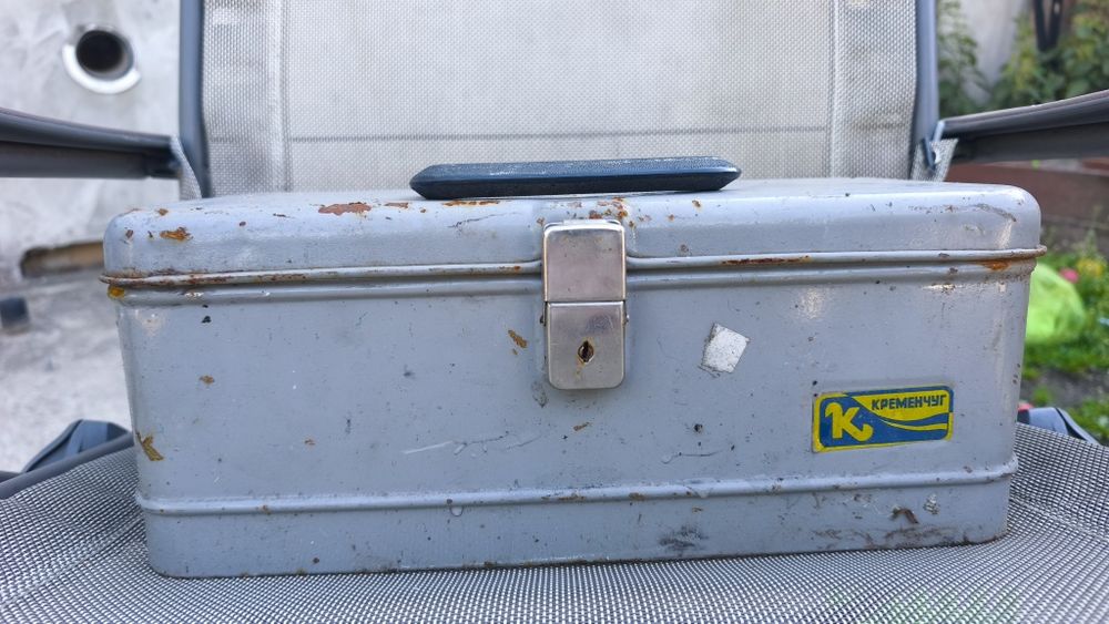 Metalowa Skrzynka Narzędziowa PRL / ZSRR – Krzemieńczuk (Kremenchug)