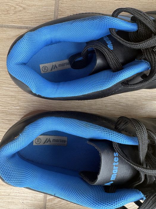 Buty sportowe halowe, dwie pary