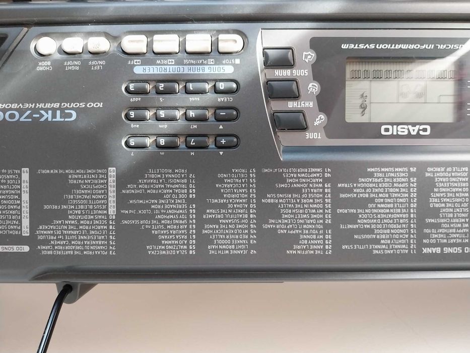 Teclado Casio CTK-700 com 100 ritmos, 100 sons e 100 musicas + suporte