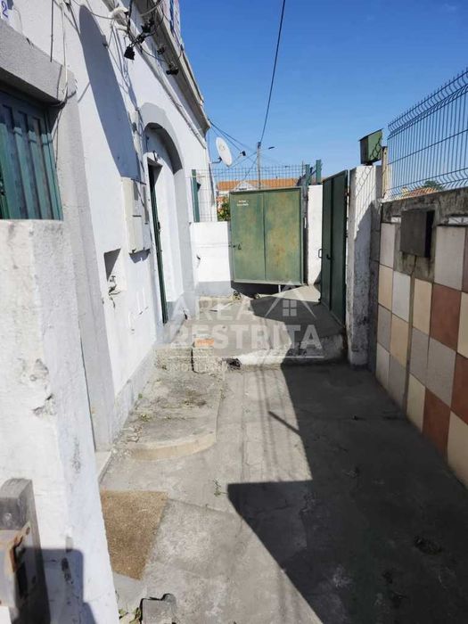 Oportunidade única de investimento 3 imóveis 1 Loja e terreno