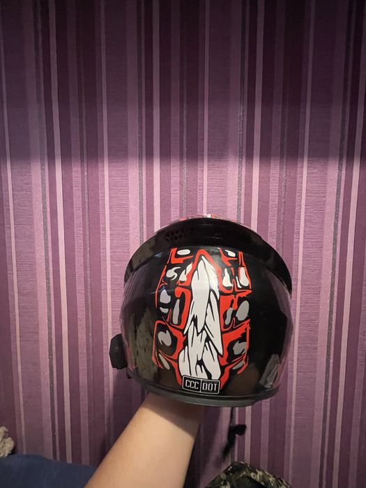 Мотошлем qike черно-красный