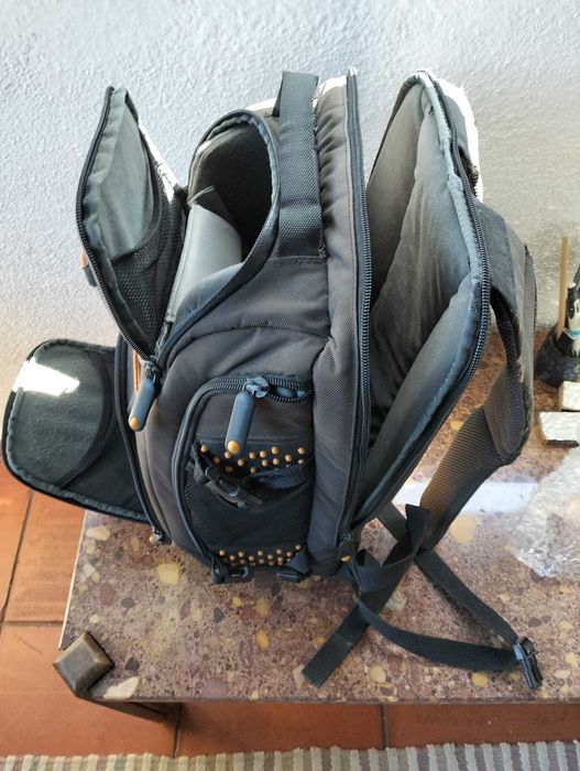 Mochila para guardar equipamento fotográfico em excelente estado