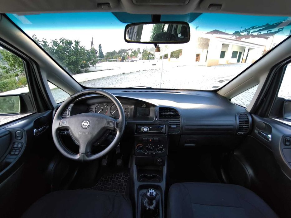 Opel Zafira 2.0 DTI 101cv - 7 Lugares