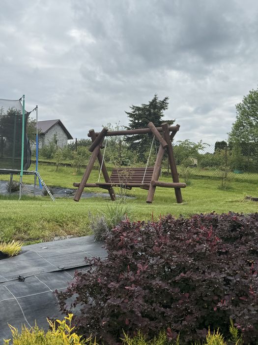 Huśtawka ogrodowa z bali