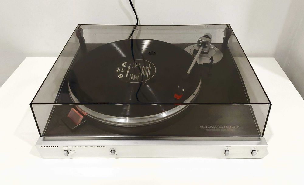 Gira-Discos TELEFUNKEN RS-100 "Belt Drive" - Engenharia Japonesa TECHNICS (excelente estado)